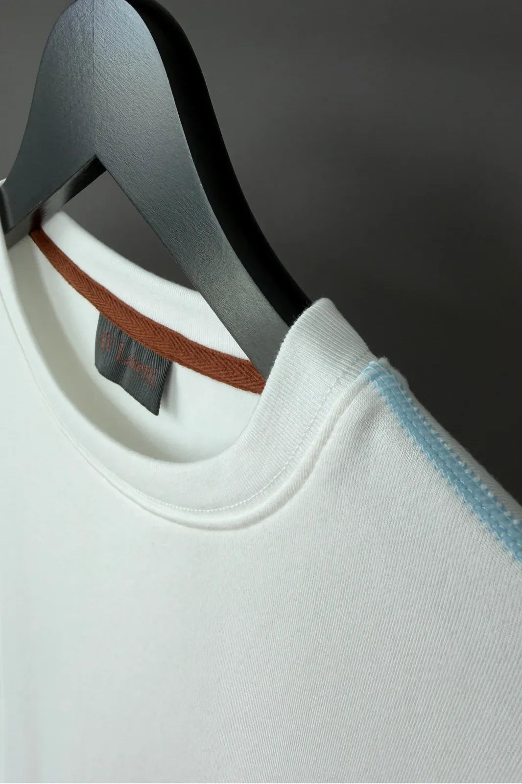 Contrast Blue Topstitching White T-shirt - AV Laretti